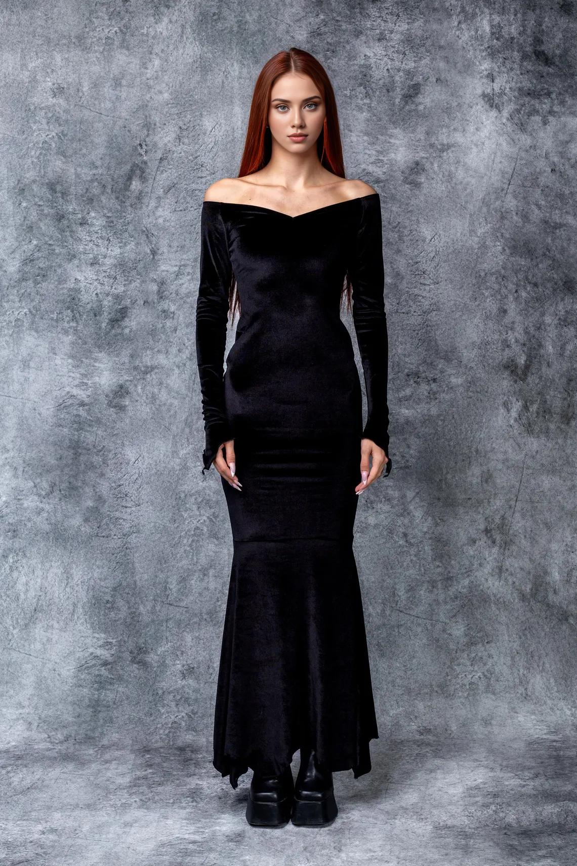 Vestido de dama de honor de sirena con hombros descubiertos, mangas largas de terciopelo y escote en V